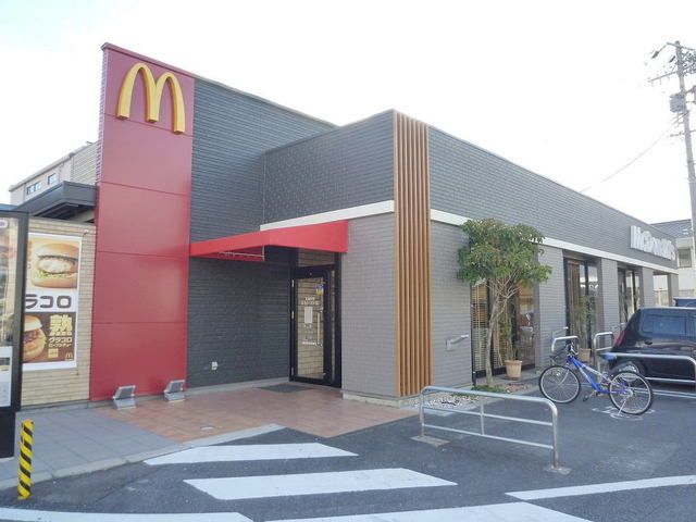 近くのマクドナルドまで800m(徒歩10分)