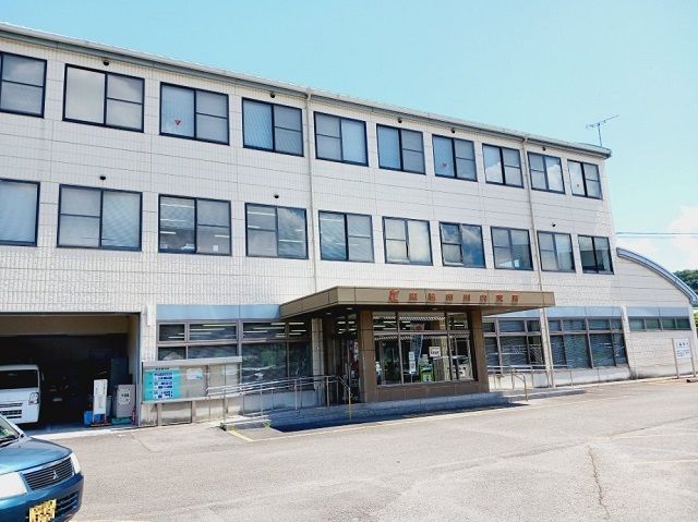 近くの東温市川内支所様まで350m（徒歩5分）