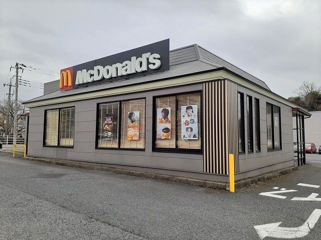 近くのマクドナルド ５１号酒々井店まで850m（徒歩11分）