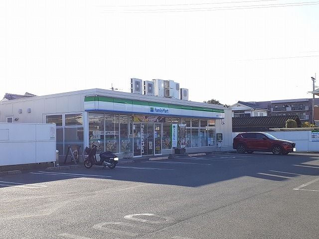 近くのファミリーマート島之内店まで400m（徒歩5分）