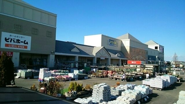 近くのブランニューモールまで1,600m(徒歩20分)