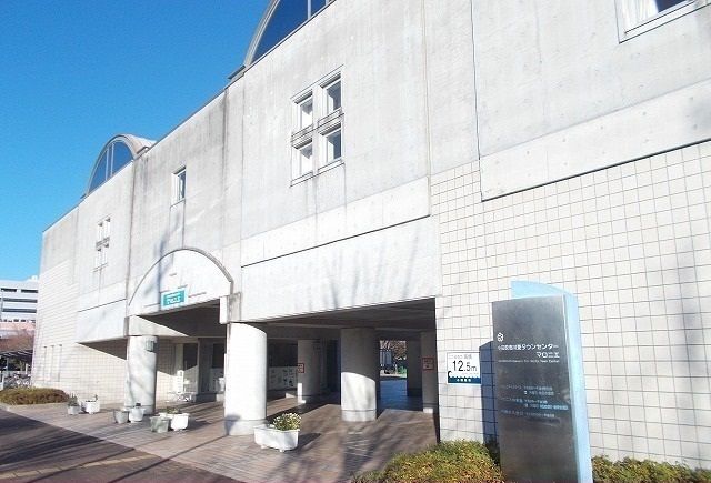 近くの川東タウンセンターマロニエまで600m（徒歩8分）