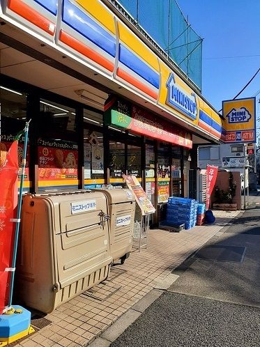 近くのコンビニまで59m（徒歩1分）