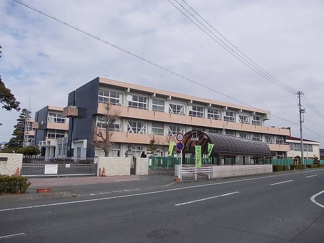 近くの袋井北小学校まで2,100m（徒歩27分）