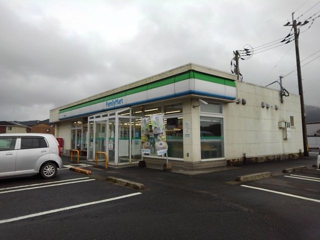 近くのファミリーマート永利店まで1,200m（徒歩15分）