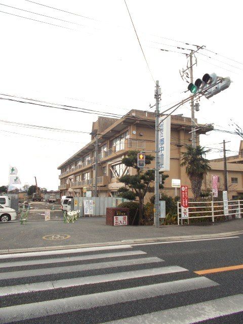 近くの郡中学校まで1,200m（徒歩15分）