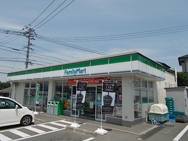 近くのコンビニまで850m（徒歩11分）