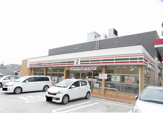 近くのセブンイレブン高松上福岡町店様まで500m(徒歩7分)