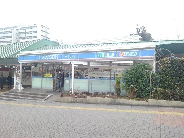 近くのコンビニまで600m（徒歩8分）