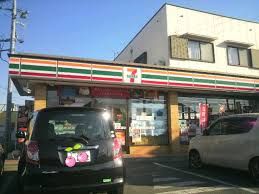 近くのセブンイレブン埼玉岡部町店まで350m（徒歩5分）