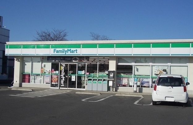 近くのファミリーマート太平寺店まで600m（徒歩8分）