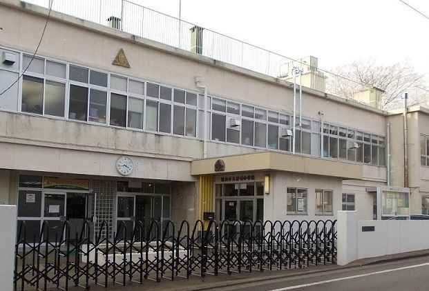近くの福島市立清明小学校まで1,000m（徒歩13分）