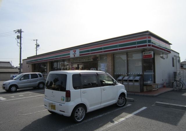 近くのコンビニまで650m（徒歩9分）