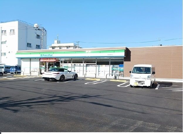 近くのファミリーマート稲荷町店まで450m(徒歩6分)