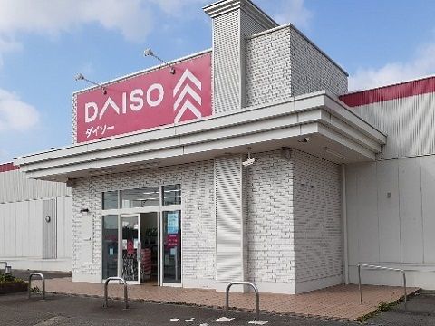 近くのダイソー富山大沢野店まで1,400m（徒歩18分）