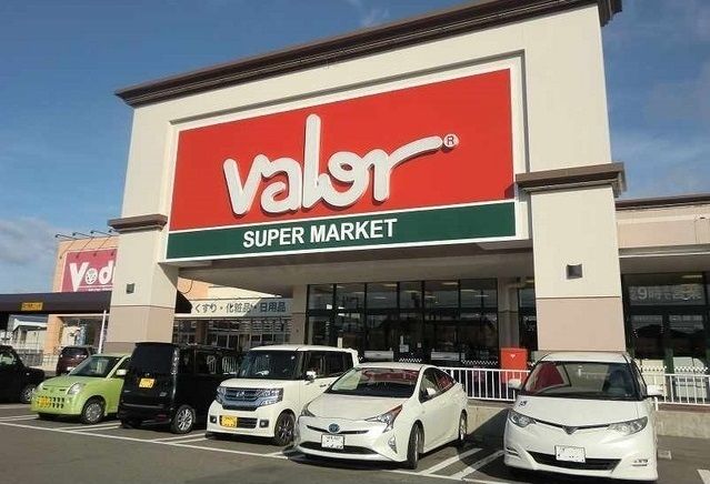 近くのバロー関ひがし店まで550m（徒歩7分）