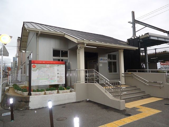 近くのJR和歌山線岩出駅様まで2,200m(徒歩28分)
