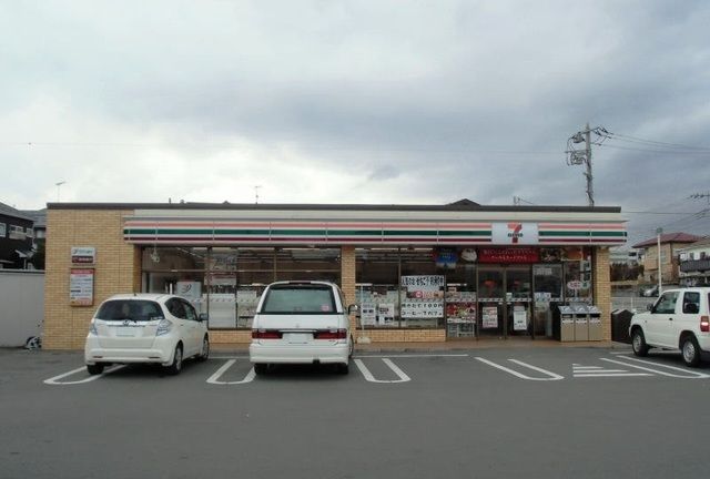 近くのコンビニまで750m（徒歩10分）