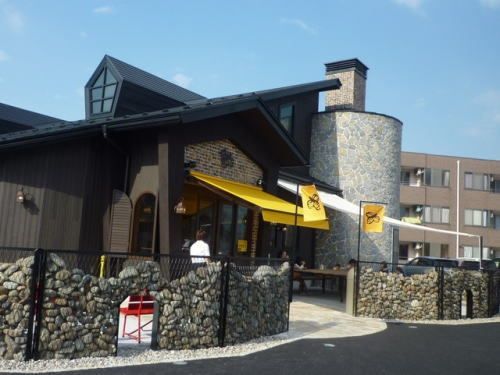 近くの飲食店まで650m（徒歩9分）