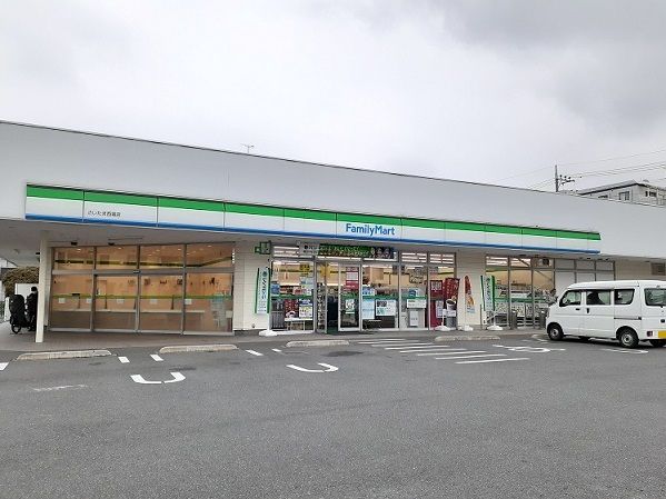 近くのコンビニまで400m（徒歩5分）