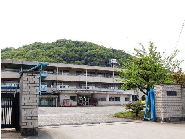 近くの連島北小学校まで650m（徒歩9分）