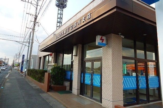 近くの銀行まで1,100m（徒歩14分）