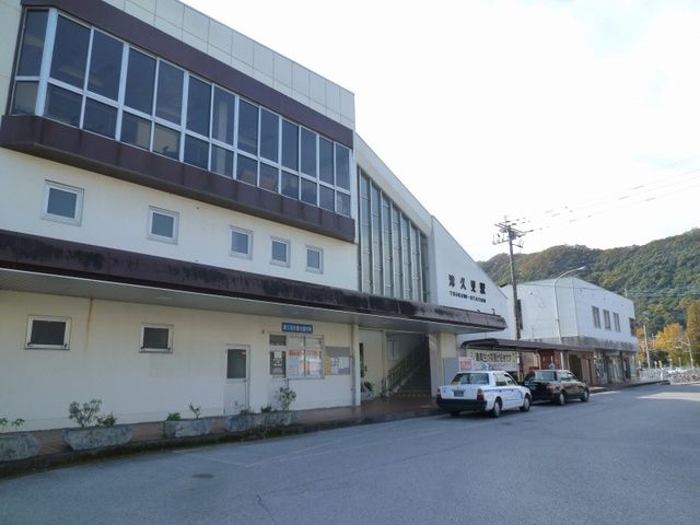 近くの津久見駅まで2,600m(徒歩33分)