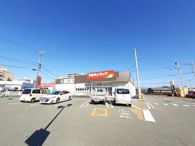 近くのツルハドラッグ 南国店まで450m（徒歩6分）