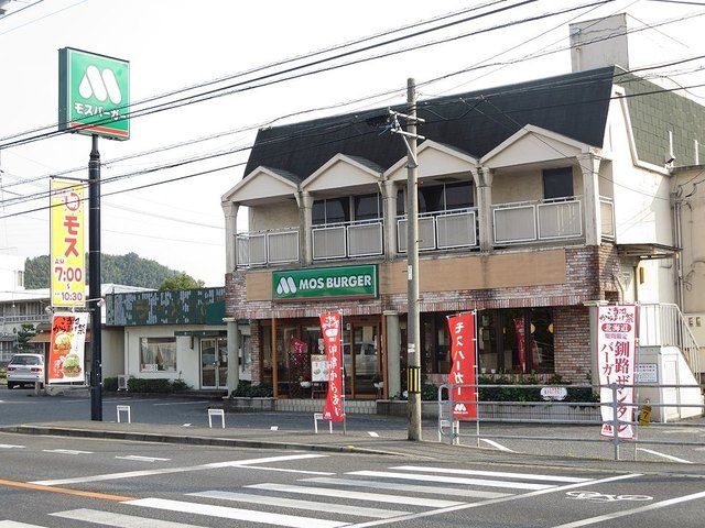 近くの飲食店まで750m（徒歩10分）