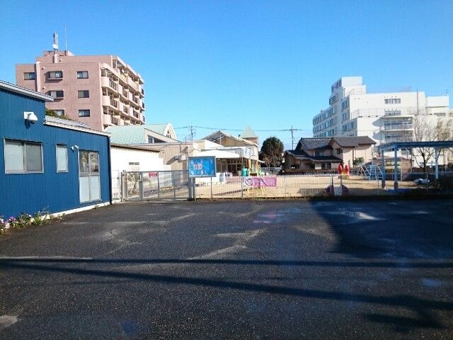 近くの白百合保育園まで200m(徒歩3分)