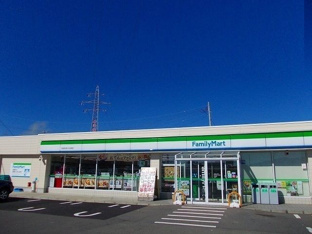近くのファミリーマート外旭川店まで750m（徒歩10分）