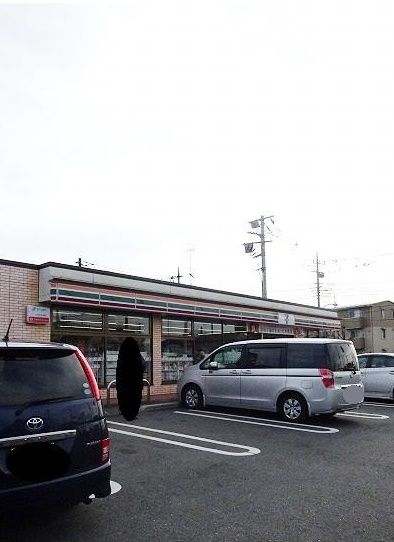 近くのセブンイレブンまで300m（徒歩4分）