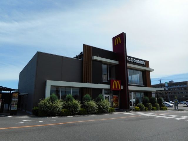 近くのマクドナルドまで1,800m（徒歩23分）