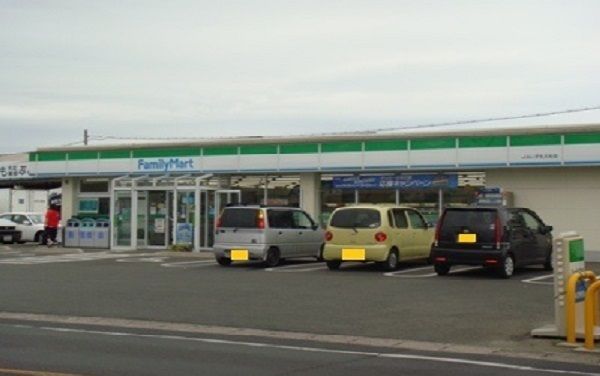 近くのファミリーマートＪＡいずも大社まで1,400m（徒歩18分）