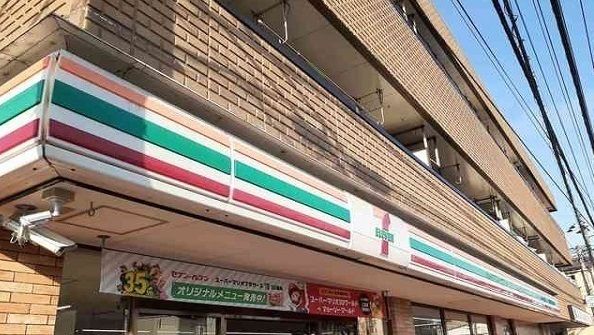 近くのセブンイレブンまで450m（徒歩6分）