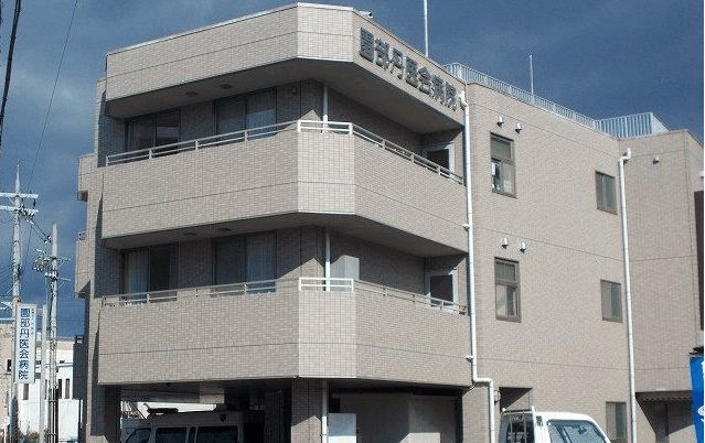 近くの園部丹医会病院まで1,600m（徒歩20分）