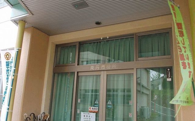 近くの南丹市役所まで1,300m（徒歩17分）