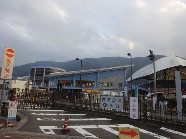 近くの吉野川ハイウェイオアシスまで1,200m（徒歩15分）