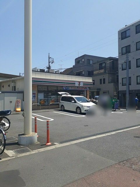 近くのセブンイレブンまで180m（徒歩3分）