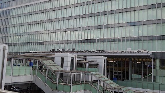 近くの新横浜駅まで900m(徒歩12分)