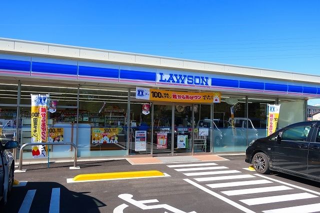 近くのローソンまで400m（徒歩5分）