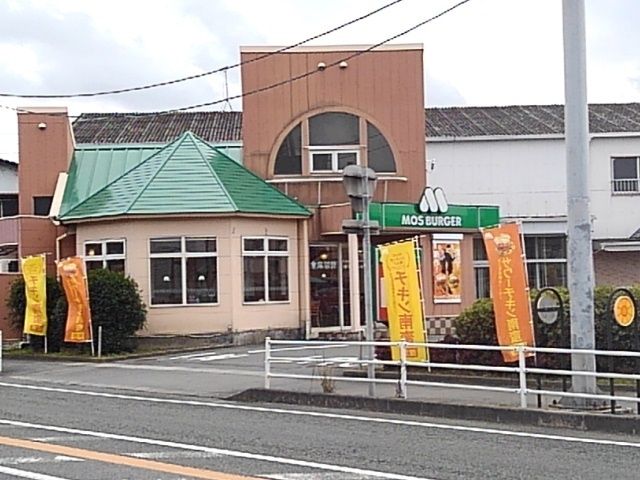 近くの飲食店まで440m（徒歩6分）