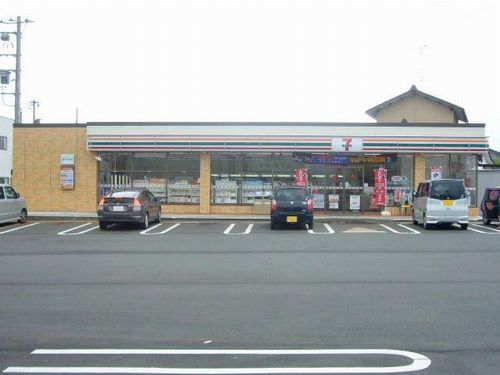 近くのセブンイレブン福井三郎丸店まで290m（徒歩4分）