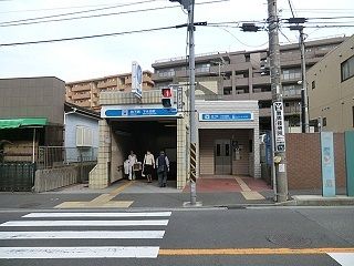 近くの駅まで870m（徒歩11分）