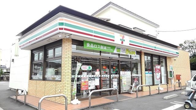 近くのセブンイレブン加須久下店まで300m（徒歩4分）