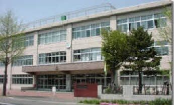近くの北小学校まで550m（徒歩7分）