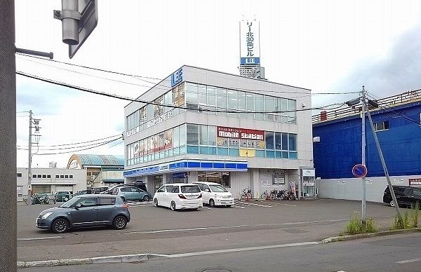近くのローソンまで350m（徒歩5分）
