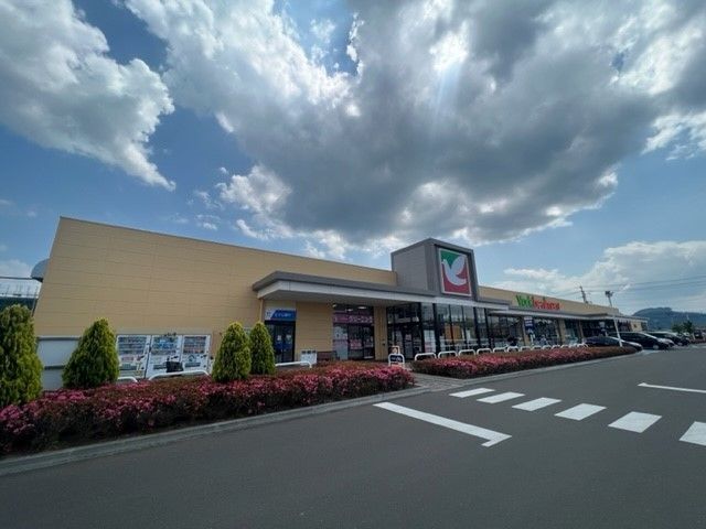 近くのヨークベニマル富沢西店まで450m(徒歩6分)