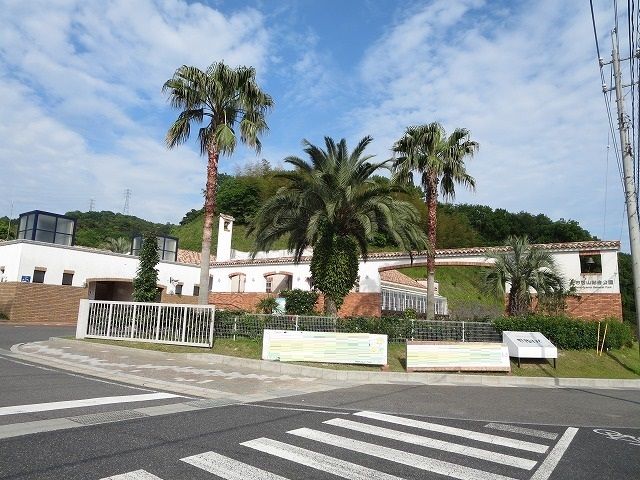 近くの冠山総合公園まで500m(徒歩7分)