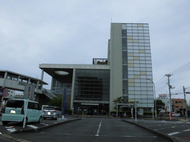近くの役所まで350m（徒歩5分）